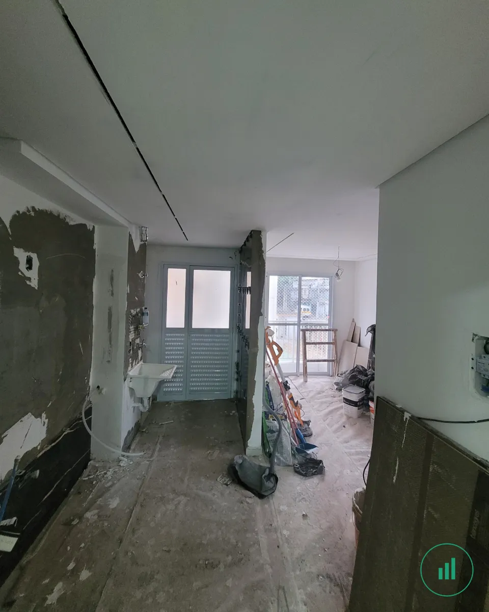 Apartamento durante a reforma — preparação de paredes